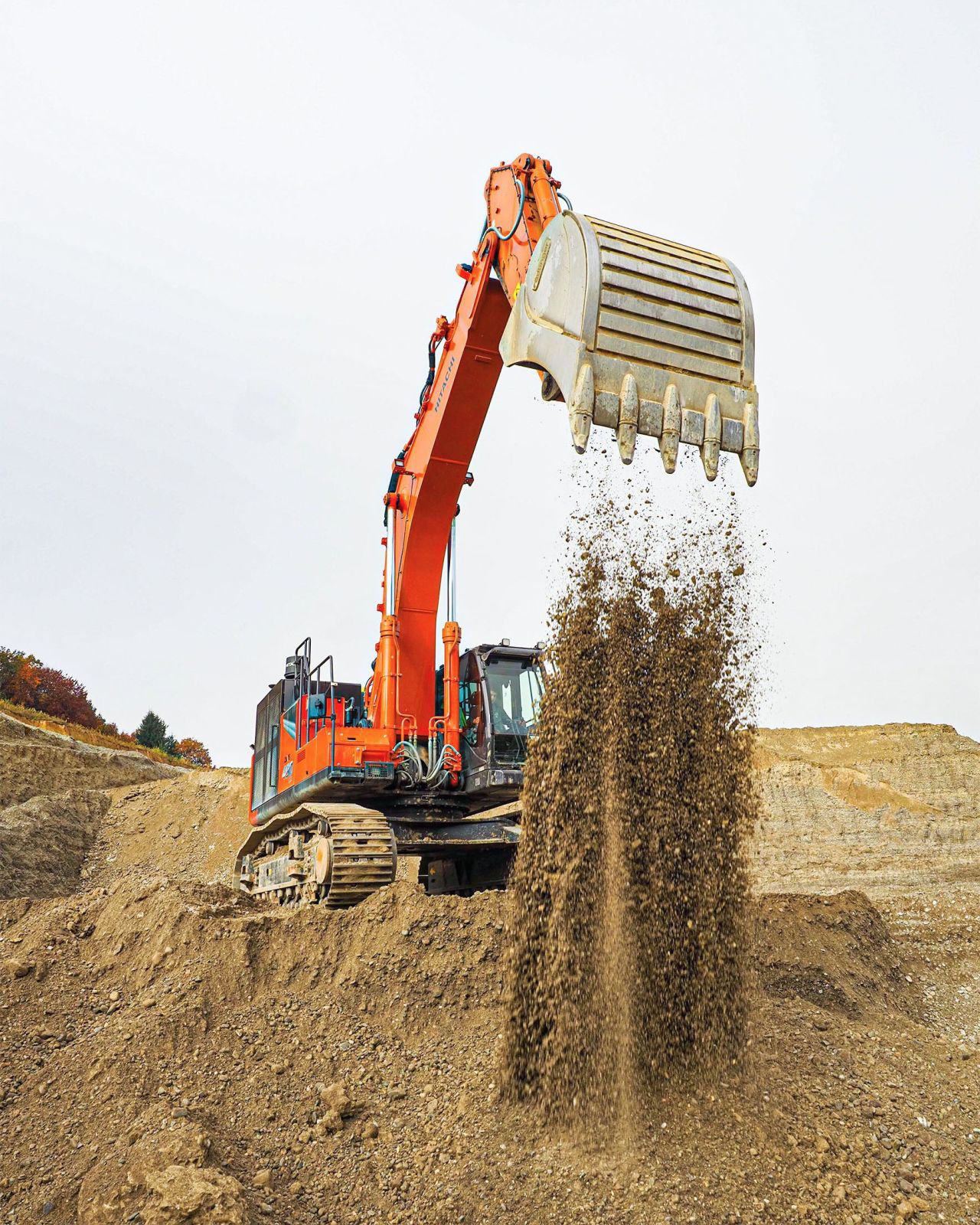 Hitachi ZX490-7 offers comfort and reliability in challenging